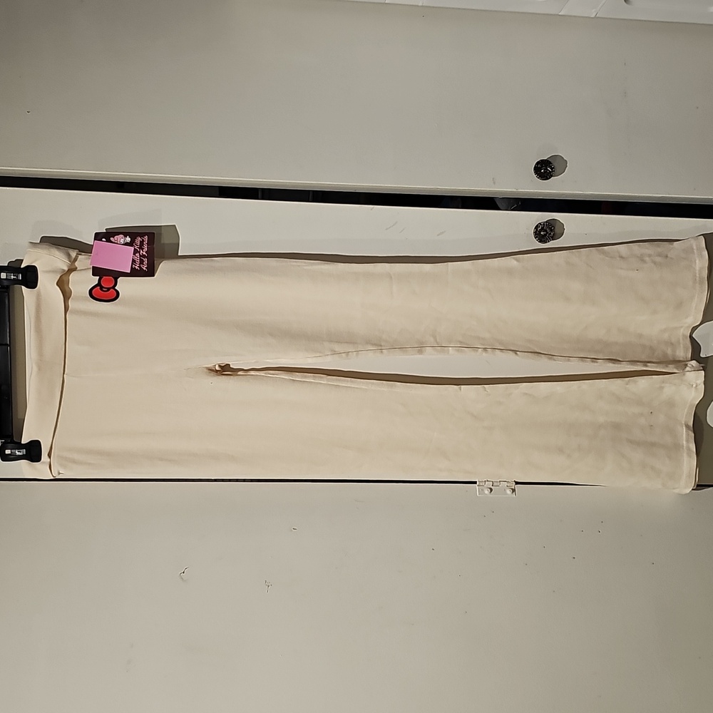 Hello Kitty Cream Apparel Ladies Size Medium Extra Long For Tall Ladies.